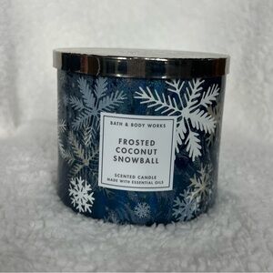 Bath & Body Works 3-Wick Frosted Coconut Snowball Scented Candle, Blue & White